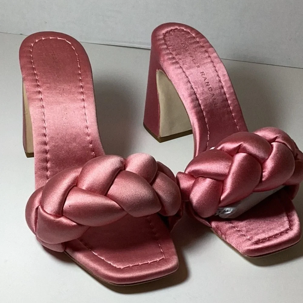 Loeffler Randall

Freya - Picture 6 of 10